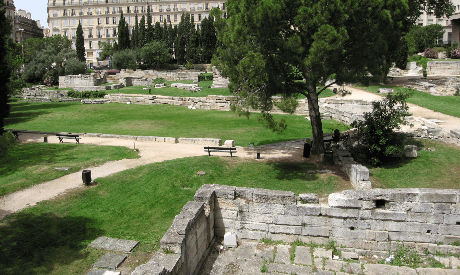 Vieilles Vestiges de l'ancienne ville de Marseille au Jardin des Vestiges