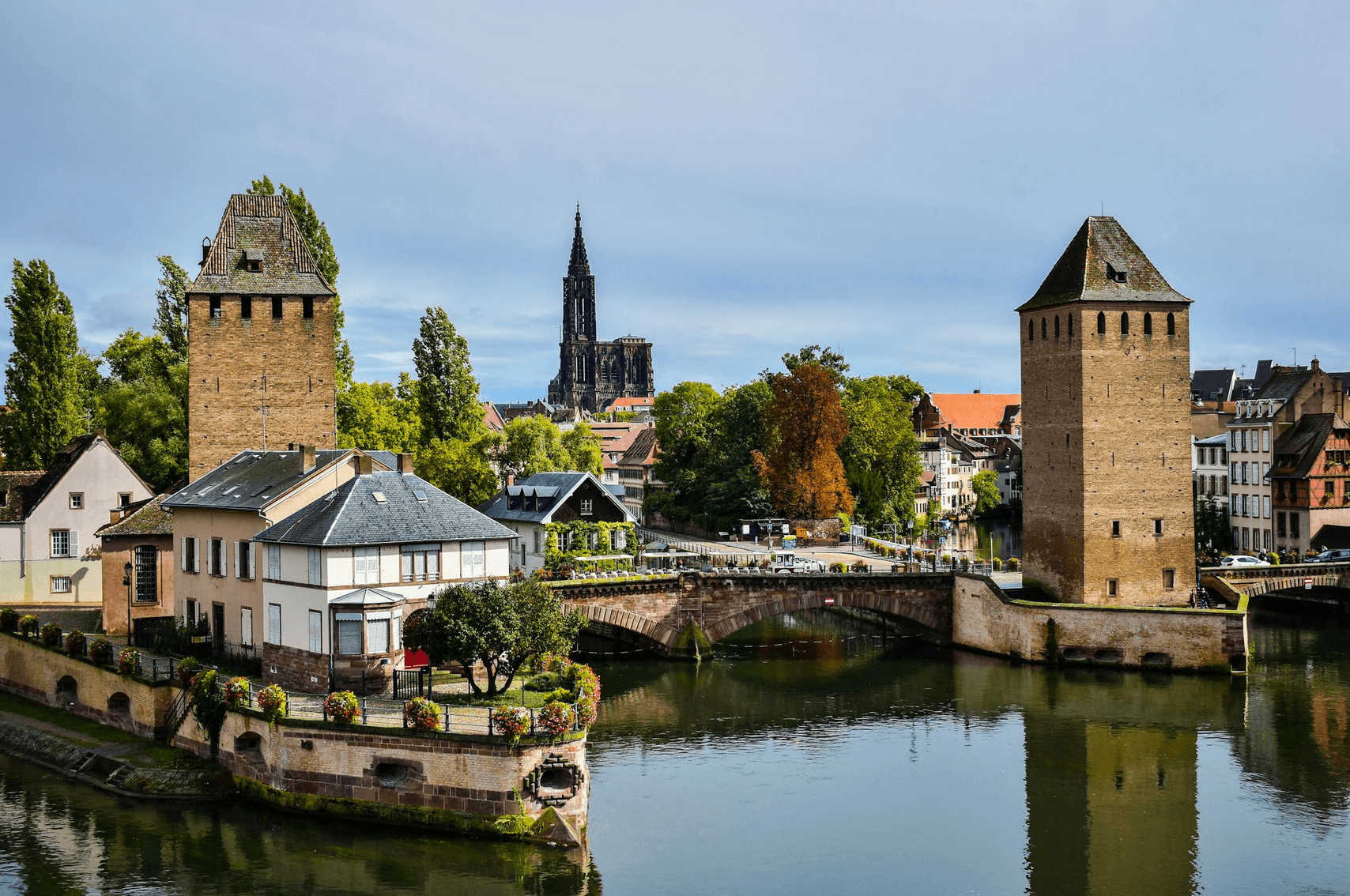 Des canelés, gâteaux emblématiques de Bordeaux